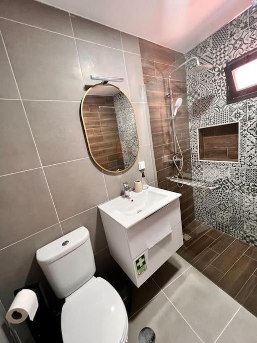Roots Guesthouse- B *